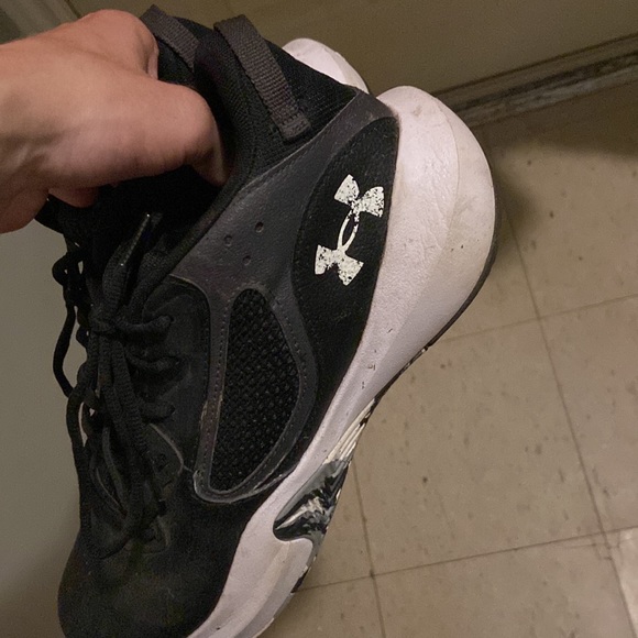 Black and grey under armour sneakers for men shoe side 9 - Picture 3 of 3